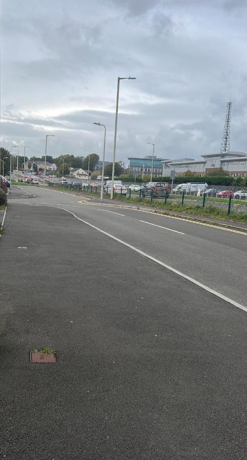 Salimi Apartamento Bridgend  Exterior foto